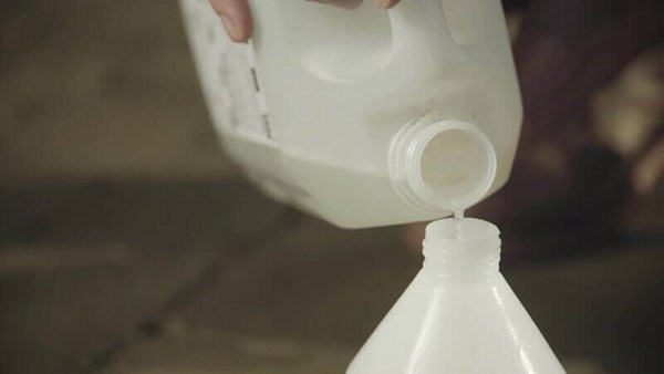 Detergent in Foam Sprayer