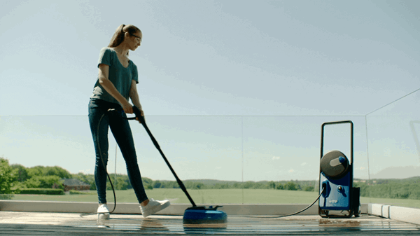 Cleaning patio with high pressure washer and patio cleaner accessory
